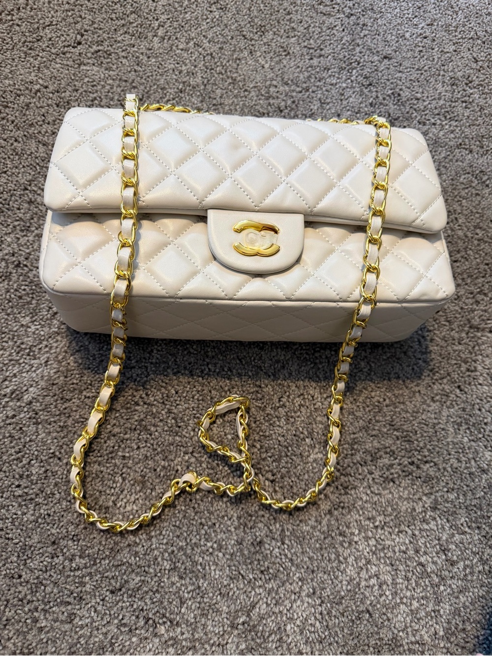 Quilted Cream Shoulder Bag with Gold Chain